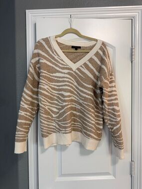 Banana Republic Beige & White Zebra V-Neck Sweater